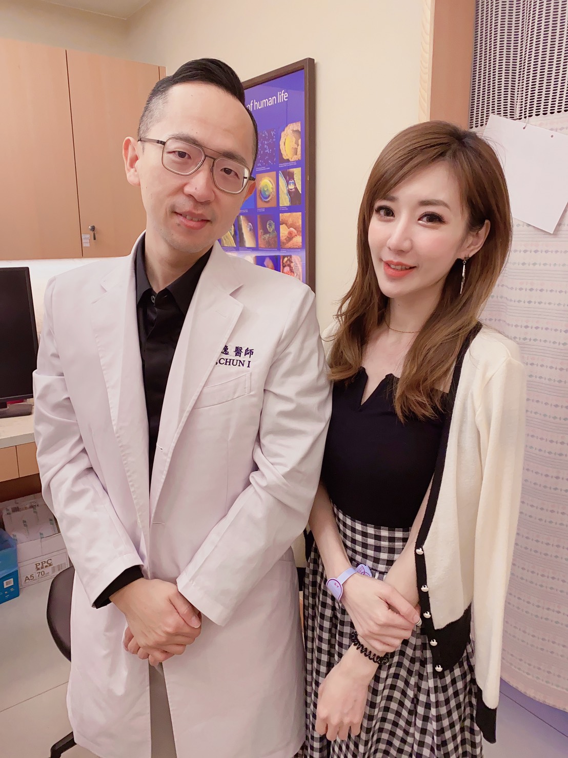 李俊逸羅巧倫合照