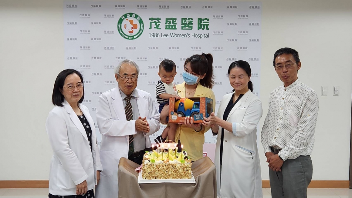 B型血友病带因的章小姐带着大宝特别出席今天特约医院的签约仪式 B型血友病带因的章小姐带着大宝特别出席今天特约医院的签约仪式